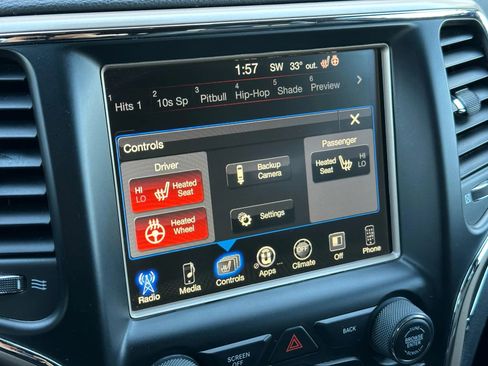 Used 2017 Jeep Grand Cherokee Limited image 29