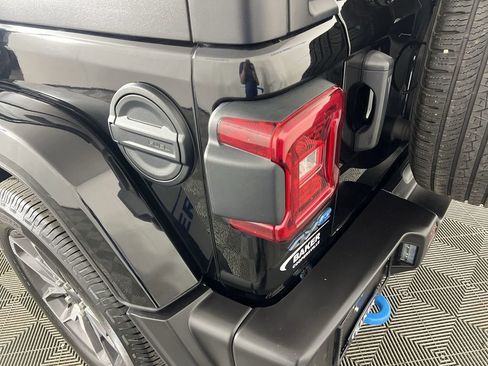 Used 2024 Jeep Wrangler Unlimited w/ Convenience Group image 35