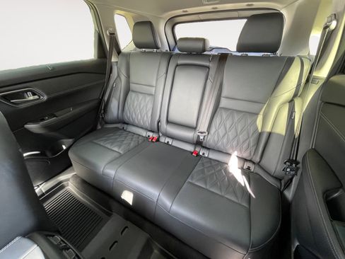 Used 2024 Nissan Rogue Platinum w/ Platinum Premium Package AWD/4WD image 18