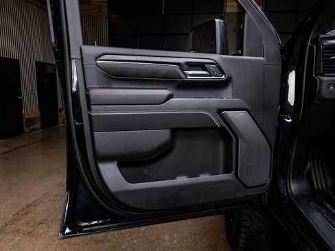 Used 2025 GMC Sierra 2500 AT4X image 36