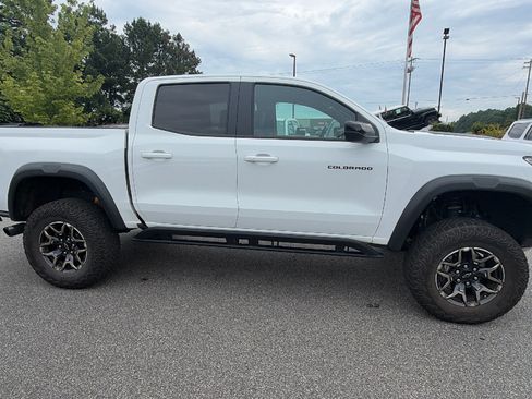 Used 2023 Chevrolet Colorado ZR2 AWD/4WD image 7