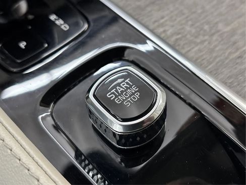 Used 2023 Volvo XC90 B6 Plus image 40