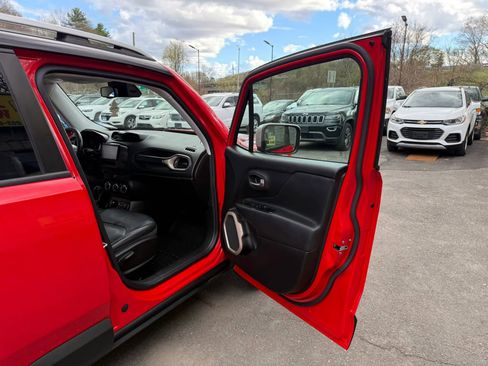 Used 2016 Jeep Renegade Limited image 14