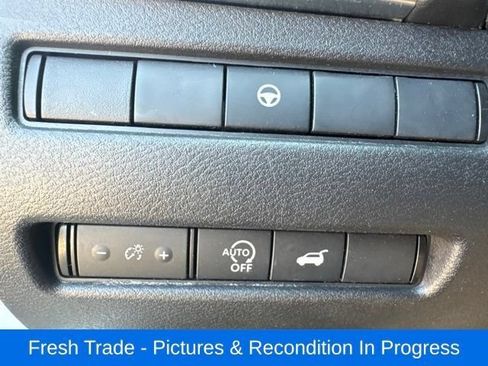 Used 2024 Nissan Rogue SV AWD/4WD image 17
