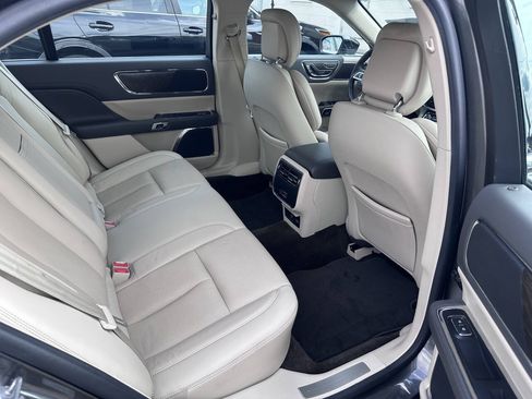 Used 2018 Lincoln Continental Select w/ Continental Climate Package FWD image 36