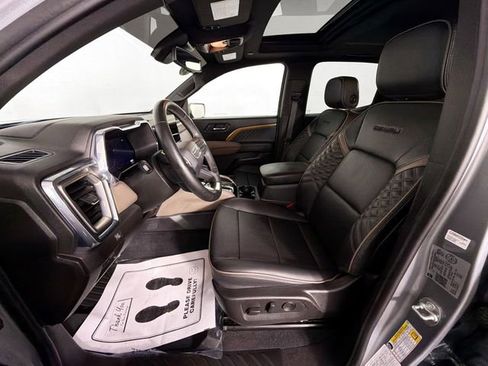 Used 2025 GMC Canyon Denali AWD/4WD image 19