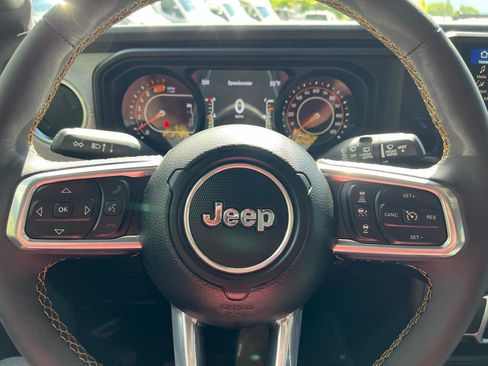 Used 2024 Jeep Wrangler Unlimited Sahara w/ Technology Group AWD/4WD image 19