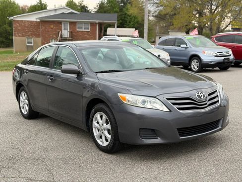 Used 2010 Toyota Camry LE FWD image 11