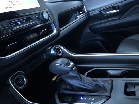 Certified 2025 Toyota Grand Highlander AWD image 31