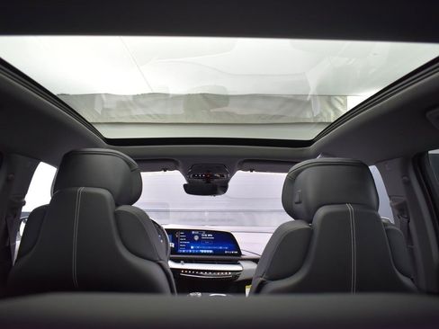 Certified 2025 Cadillac Optiq Sport 2 w/ LPO, Floor Liner Package image 34