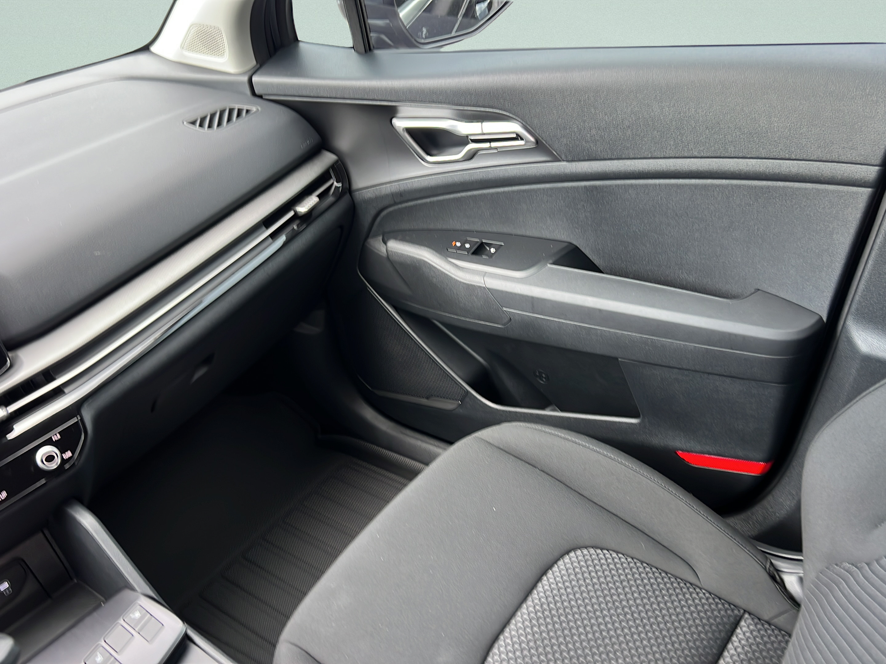 New 2027 Kia Sportage LX FWD image 13