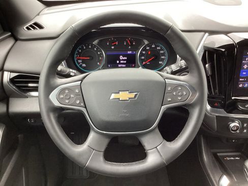 Used 2023 Chevrolet Traverse LT FWD image 18
