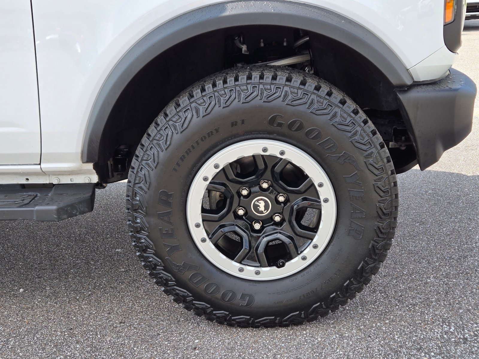 Used 2025 Ford Bronco 2-Door w/ Sasquatch Package AWD/4WD image 4