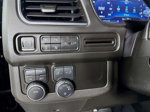 Used 2022 Chevrolet Suburban RST image 10