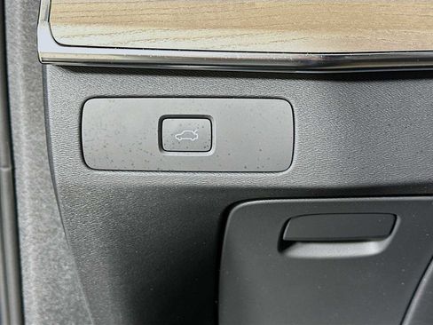 New 2026 Volvo XC90 B6 Plus w/ Protection Package image 10