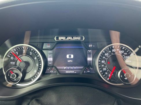 Used 2019 RAM 1500 Laramie AWD/4WD image 12