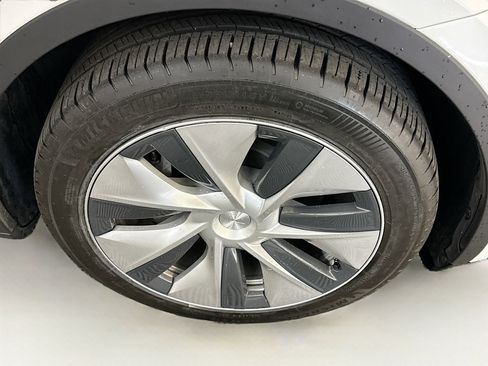 Used 2023 Tesla Model Y Long Range image 11