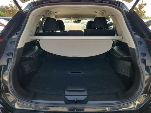 Certified 2020 Nissan Rogue SV FWD image 8