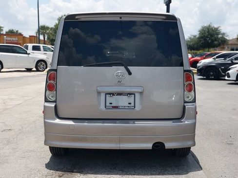 Used 2005 Scion xB FWD image 10