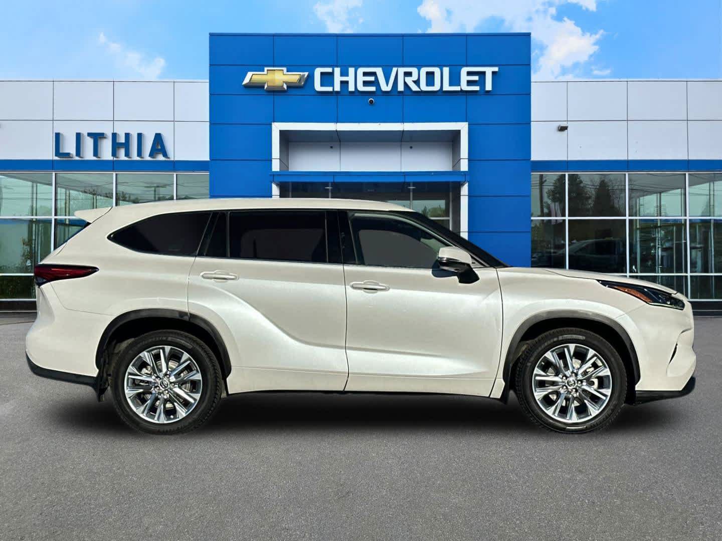 Used 2020 Toyota Highlander Limited AWD/4WD image 8
