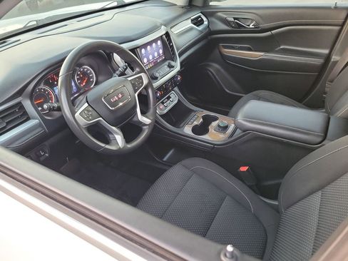 Used 2023 GMC Acadia SLE image 3