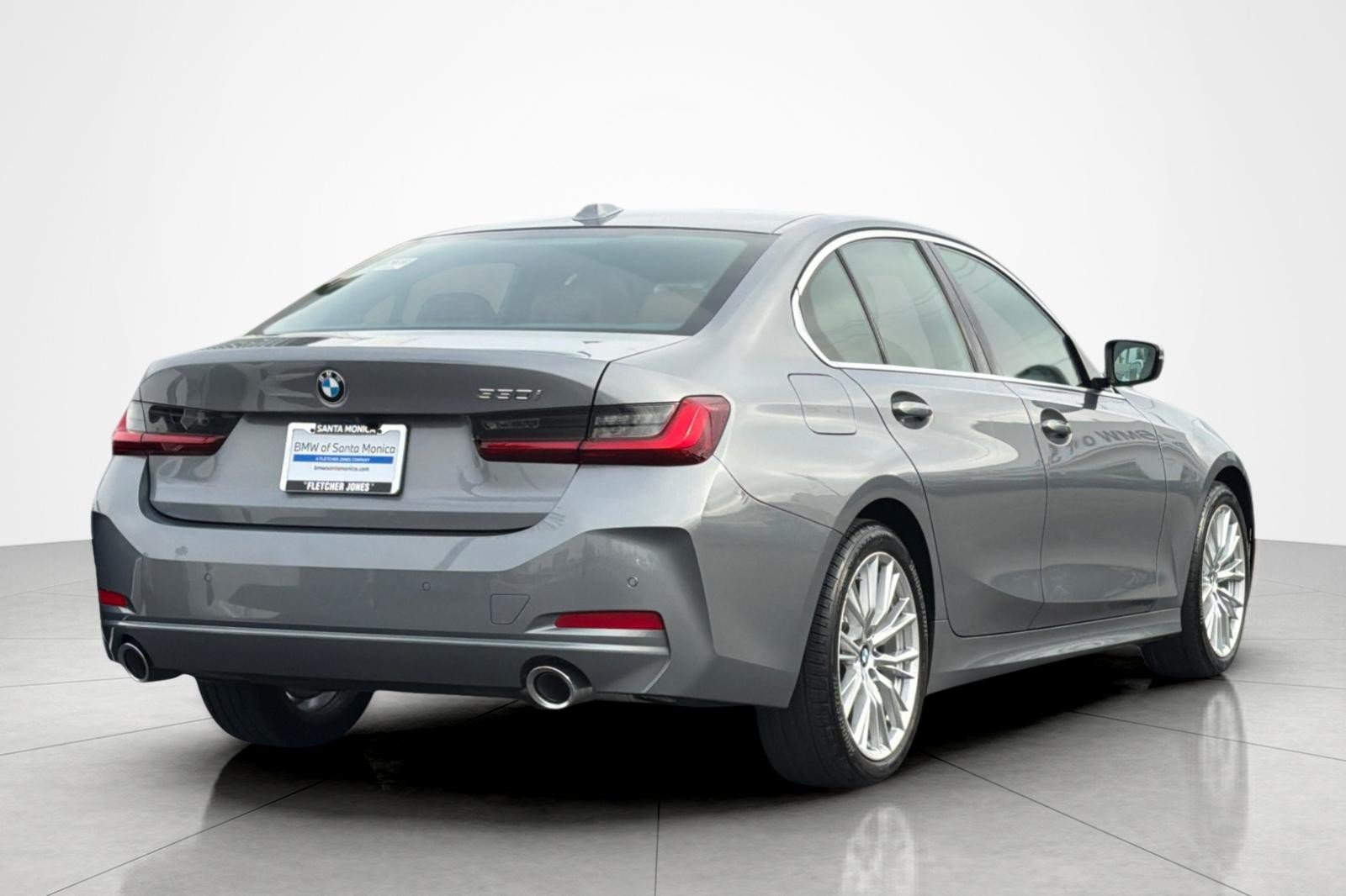 Used 2024 BMW 330i Sedan w/ Convenience Package RWD image 5