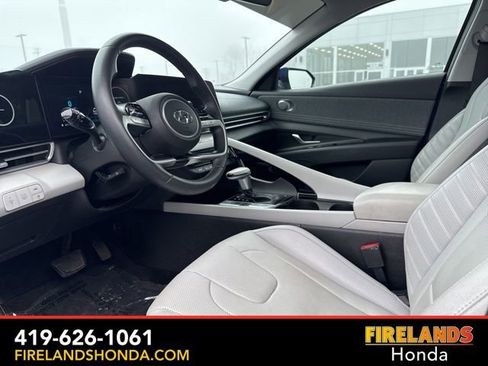 Used 2023 Hyundai Elantra Limited image 15