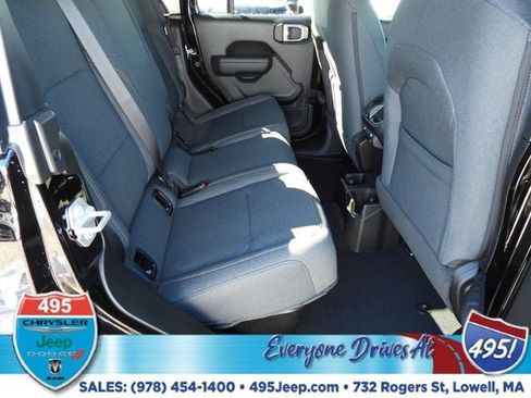 New 2025 Jeep Gladiator Sport image 12