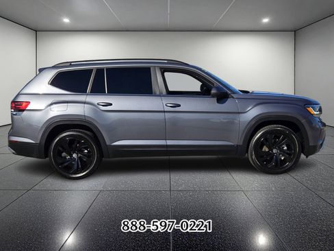 Certified 2022 Volkswagen Atlas SE image 2