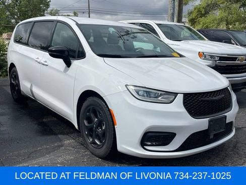 Used 2024 Chrysler Pacifica Limited FWD image 4