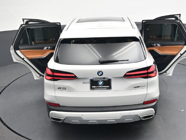 Certified 2024 BMW X5 xDrive40i w/ Parking Assistance Package AWD/4WD image 43