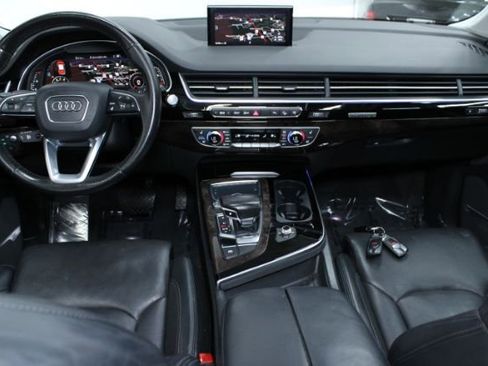 Used 2017 Audi Q7 3.0T Prestige w/ Prestige Package image 2