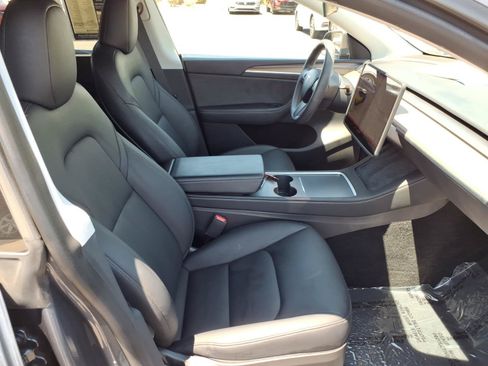 Used 2023 Tesla Model Y AWD image 10
