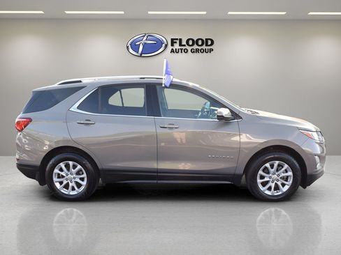 Used 2018 Chevrolet Equinox LT w/ Sun & Infotainment Package AWD/4WD image 3