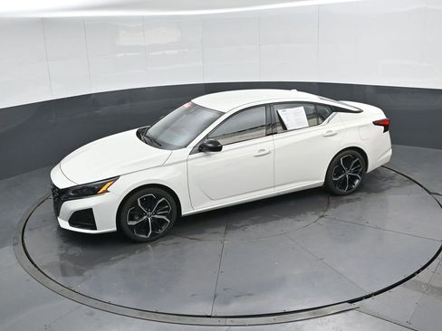 Used 2024 Nissan Altima 2.5 SR image 44