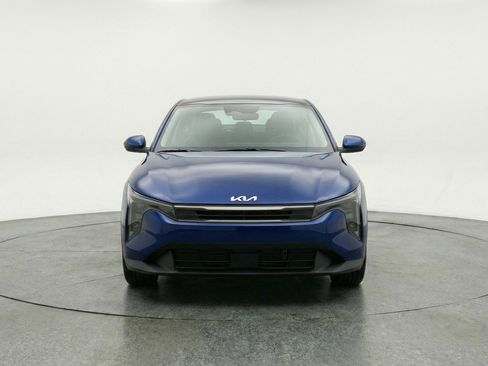 Used 2025 Kia K4 LXS image 2
