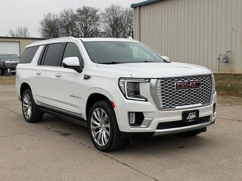 Used 2023 GMC Yukon XL Denali AWD/4WD image 1