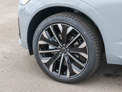 New 2026 Volvo XC60 B5 Ultra w/ Protection Package Premier image 9