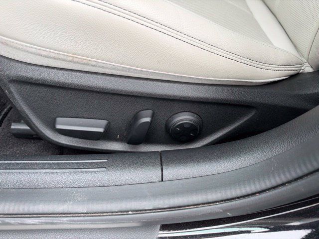 Used 2025 Genesis G70 2.5T AWD/4WD image 14