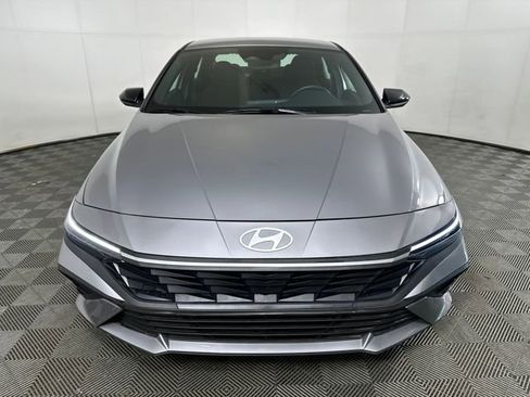 Certified 2025 Hyundai Elantra SEL image 39