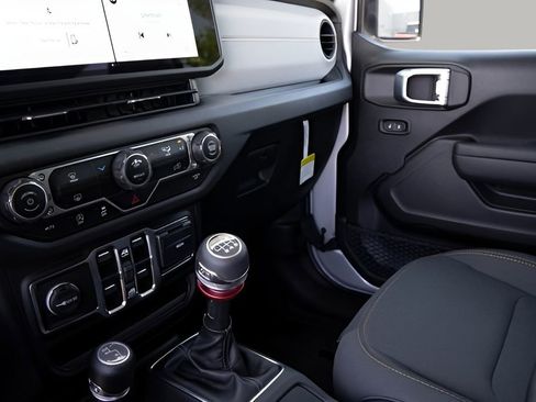 Used 2024 Jeep Wrangler Sport S image 10