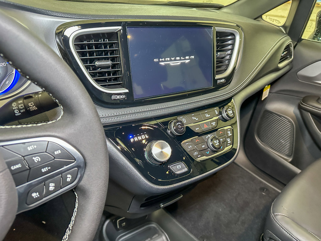 New 2027 Chrysler Pacifica Select AWD/4WD image 30