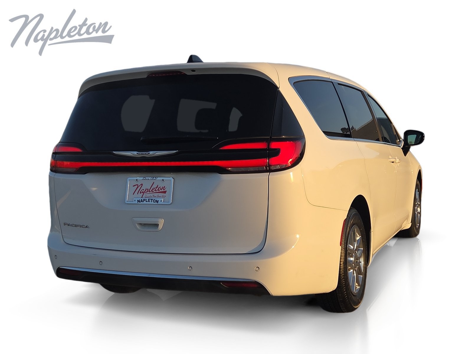 Used 2025 Chrysler Pacifica Select FWD image 5