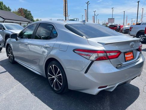 Used 2019 Toyota Camry SE FWD image 5
