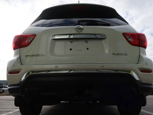 Used 2018 Nissan Pathfinder Platinum image 10