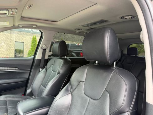 Used 2023 Kia Telluride SX image 12