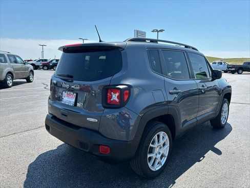 Certified 2022 Jeep Renegade Latitude w/ Convenience Group AWD/4WD image 6