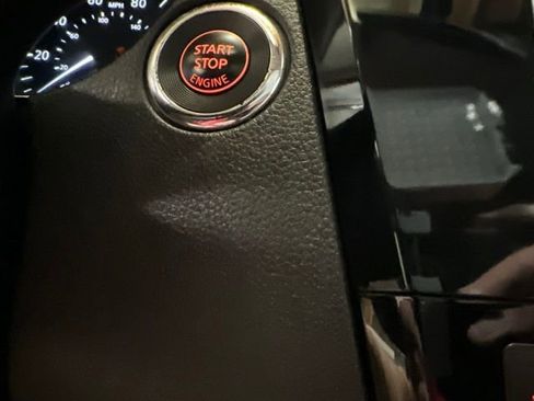 Used 2017 Nissan Rogue SV AWD/4WD image 21