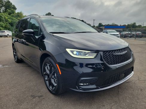 Used 2026 Chrysler Pacifica Select w/ S Appearance Package image 1