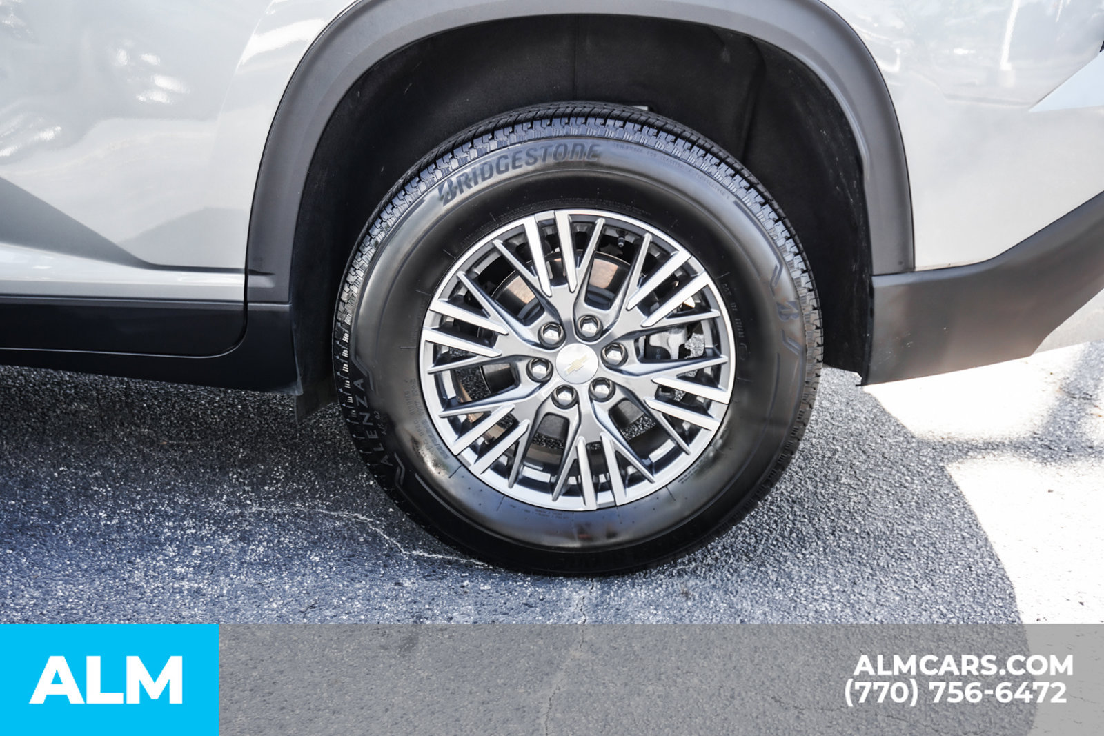 Used 2025 Chevrolet Traverse LT w/ LPO, Floor Liner Package FWD image 15